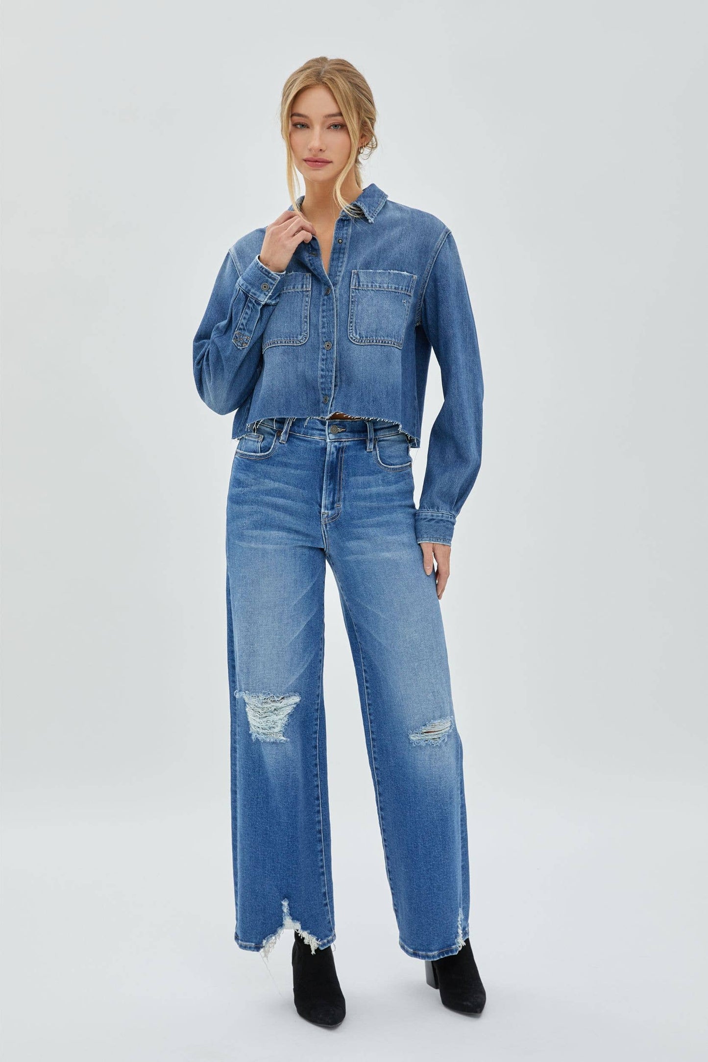 MEDIUM WASH CROPPED DENIM SHIRT